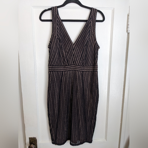 NWT !! BCBG Stunning Sheath Black Dress Sz. Large - Picture 2 of 10